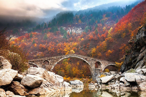 Cầu Quỷ là cây cầu bắc qua con sông Arda, Bulgaria. Cây cầu này được xây dựng vào khoảng năm 1515. Năm 1984 cầu Quỷ được công nhận là một di sản văn hóa thế giới.