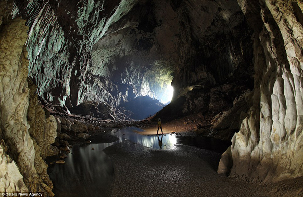 Một nhánh hang khác thông với hang Deer khổng lồ ở Boreno, Malaysia.