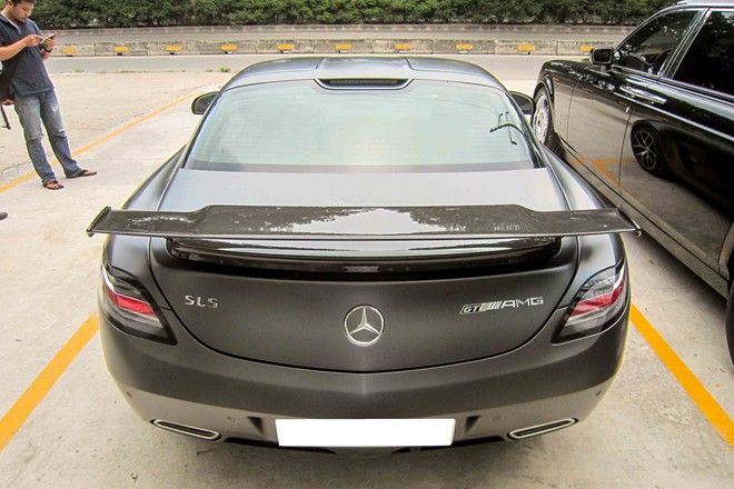 Mercedes-Benz  chỉ sản xuất 350 chiếc và chiếc xe về Việt Nam là một trong những chiếc đầu tiên của series này.