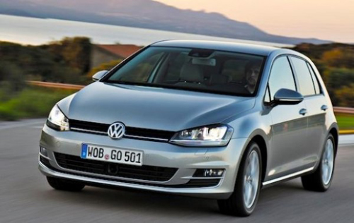3. Volkswagen Golf. Giá: 19.995 - 25.200 USD. Doanh số: 27,5 triệu xe. Ra đời năm 1974, xe đang ở thế hệ thứ 7 kể từ 2013.