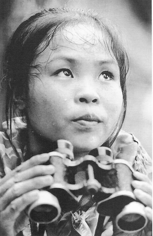 La Thị Tám - người nữ Anh hùng Quân đội nhân dân Việt Nam với kì tích đáng nể, cô đã cắm tiêu 1.205 quả bom do địch trút xuống để lực lượng công binh của ta đến phá bom, đảm bảo thông suốt cho tuyến đường tiếp viện vào Nam.