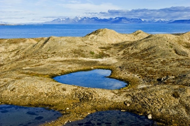 Hồ Borebukta, Na Uy: Nằm ở Spitzbergen, hòn đảo lớn nhất Na Uy, không có gì ngạc nhiên khi Borebukta cũng được gọi là “Hồ của tình yêu” bởi hình dáng trái tim của nó.