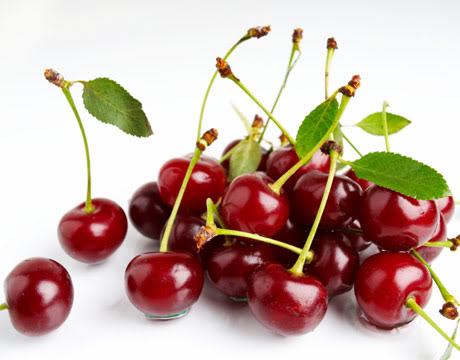 Quả anh đào (cherry) cung cấp nhiều chất chống ô-xy hóa melatonin, giúp che chở cho da trước các bức xạ từ tia tử ngoại.