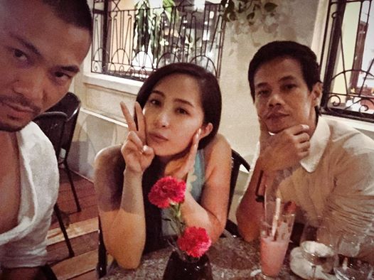 Vợ chồng Quỳnh Nga đi uống cafe cùng NTK Hoàng Hải.