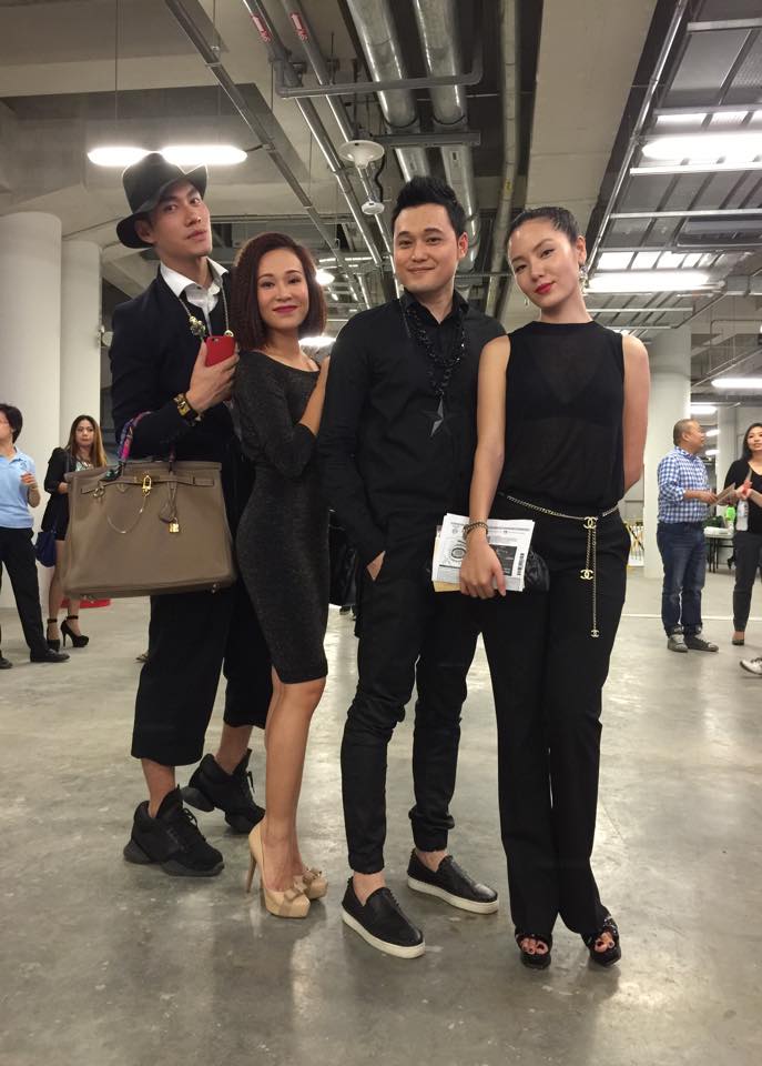 Phương Linh cùng Uyên Linh, Quang Vinh và NTK Lý Quý Khanh đi xem show ca nhạc mini.