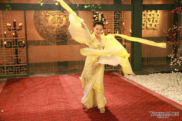 Trong Cân quắc đại tướng quân, Lưu Tử Nghiên vào vai một cô nương xinh đẹp, ca múa giỏi.
