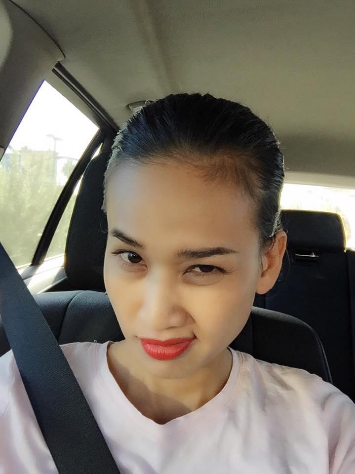 Dương Thùy Linh với khuôn mặt hài hước trên đường đi làm.