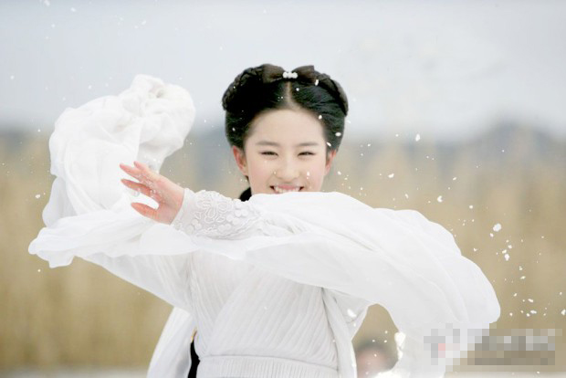 Là ngọc nữ nổi tiếng nhất làng giải trí Trung Quốc, Lưu Diệc Phi sở hữu vẻ đẹp thoát tục.