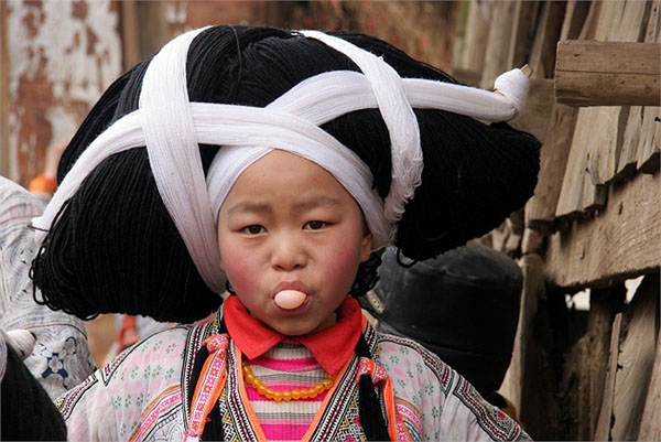 Người Miêu sừng dài là tộc người thiểu số với dân số gần 5.098 người, sống tại làng Suojia, thành phố Liupanshui, Quý Châu, Trung Quốc.
