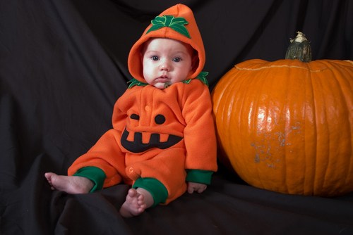 Bạn có nghĩ sẽ hóa trang cho bé nhà mình trở nên đáng yêu như thế này trong halloween không?