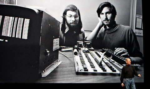Apple được thành lập ngày 1 tháng 4 năm 1976 dưới tên Apple Computer, Inc.