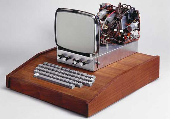 Những chiếc máy tính đầu tiên được bán vào năm 1976 với giá thị trường là $666,66 (thời giá 1976).