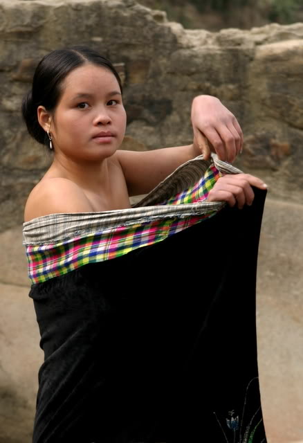 Tắm tiên ở Tây bắc có lẽ là một nghệ thuật mà người con gái dân tộc Thái được học ngay từ khi bắt đầu biết khép nép thẹn thùng.