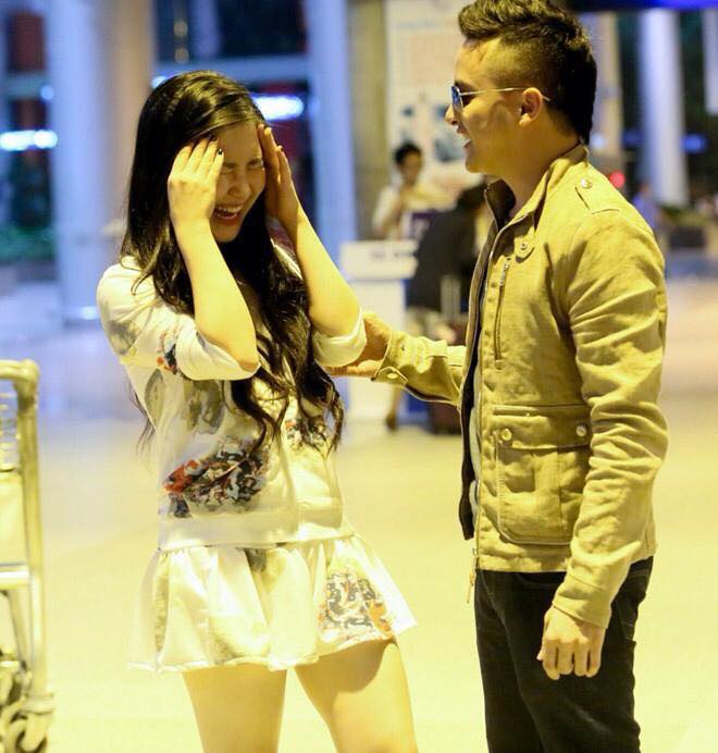 Hương Tràm khóc vì xúc động khi ra sân bay đón Cao Thái Sơn, người anh thân thiết của cô.
