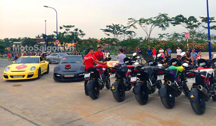 Buổi lễ quy tụ dàn mô tô phân khối lớn và siêu xe thuộc hàng đỉnh đắt tiền tại Việt Nam.