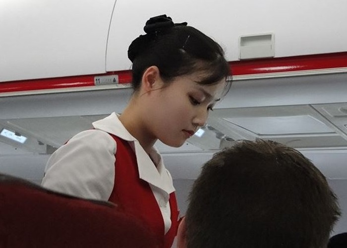 Nữ tiếp viên hàng không có vẻ đẹp mộc mạc.