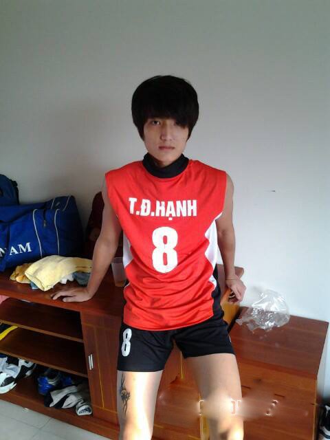 Được biết, chàng trai có nickname Đức Hạnh đến từ Hà Tĩnh, sinh năm 1993 và là cầu thủ bóng chuyền cho Sở thể dục Thể thao tỉnh Hà Tĩnh.