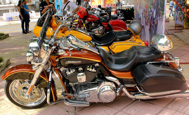 Hội Harley-Davidson Hà Nội mang đến 5 mẫu xe bao gồm bộ ba Harley-Davidson Street Glide 2010 CVO 1803cc, model Road King phiên bản thường và mẫu Convertible 1803cc, CVO 2010...