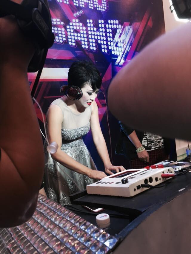 Phương Thanh thử tài làm DJ trong chương trình 'Ai có thực tài'.