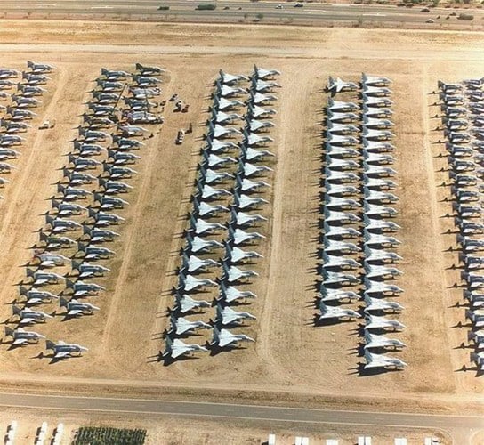 Đây cũng là căn cứ của Trung tâm sửa chữa và tái chế máy bay số 309 của không quân Mỹ, với tổng cộng 7.000 nhân viên.