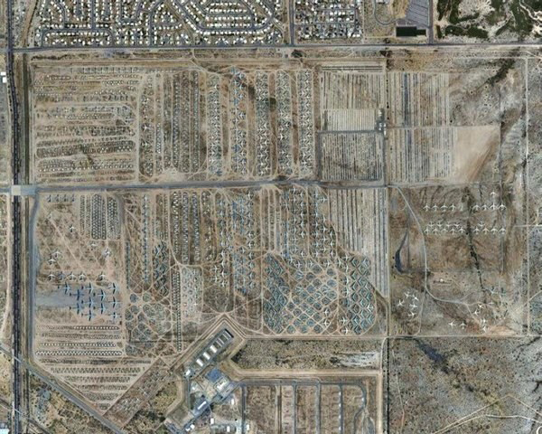 Nghĩa trang máy bay này nằm tại Căn cứ Không quân Davis-Monthan, ở phía tây nam sa mạc Arizona, biểu thị sức mạnh về lĩnh vực hàng không của Mỹ.