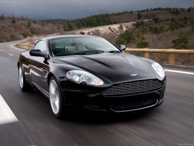 Siêu xe Aston Martin DB9.