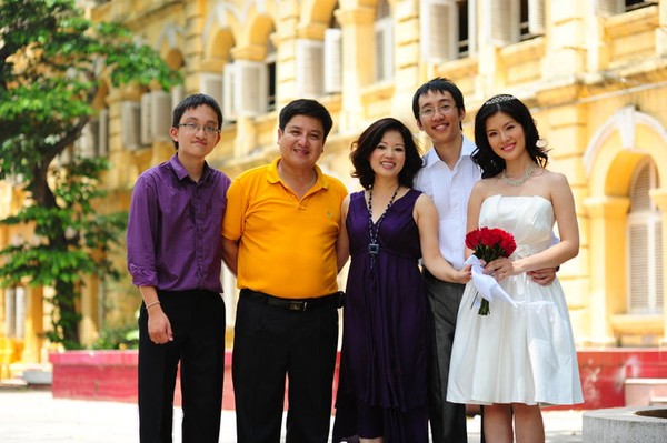 Hình ảnh đẹp về đám cưới cô con gái lớn Huyền Trang của danh hài Chí Trung.