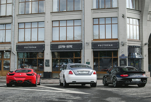 Ferrari, Rolls-Royce và Porsche.