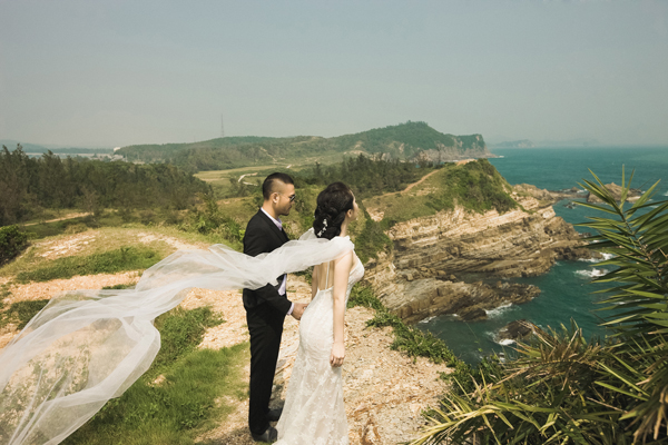 Hiện tại, đôi uyên ương đang đi Pusan (Hàn Quốc) để thực hiện bộ ảnh cưới theo phong cách của xứ sở kim chi.Quỳnh Nga tiết lộ, toàn bộ chi phí và ê kíp chụp hình tại Pusan đều do phía Hàn Quốc tài trợ cho vợ chồng cô.