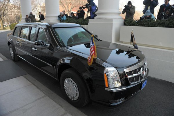 Chiếc xe có 7 ghế trong đó khoang dành cho Tổng thống Obama có bốn ghế. Ba ghế đằng trước dành cho lái xe, mật vụ và vệ sĩ.