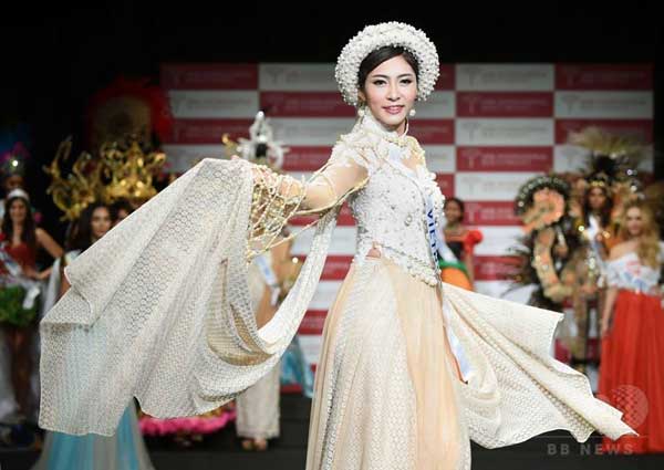 Đặng Thu Thảo, đại diện của Việt Nam vừa chính thức bước vào phần thi trang phục dân tộc tại Hoa hậu Quốc tế 2014.