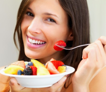 Ăn thực phẩm chua - Những thực phẩm có hương vị chua như bắp cải muối, salad, nộm, canh chua… hỗ trợ rất tốt trong việc giảm cơn đau do kinh nguyệt.