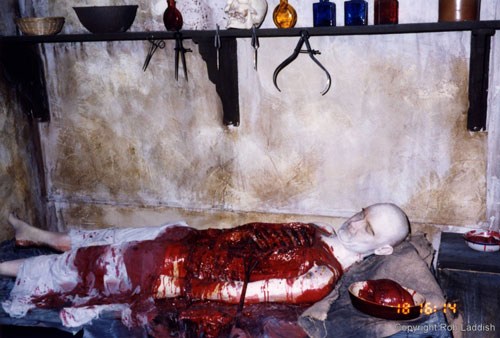 Bảo tàng chết chóc Los Angeles, Mỹ tái hiện các vụ án hay khám nghiệm tử thi ghê rợn nhất.
