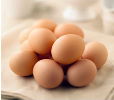 Lòng đỏ trứng có công dụng làm hồng, sáng da thầm kỳ.