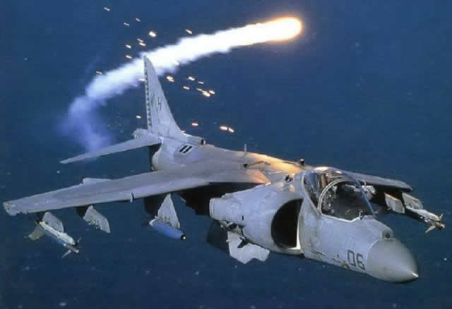 McDonnell Douglas AV-8B Harrier II là một loại máy bay thuộc thế hệ thứ 2 trong dòng máy bay cất cánh hạ cánh thẳng đứng/trên đường băng ngắn hay máy bay phản lực đa chức năng V/STOL.
