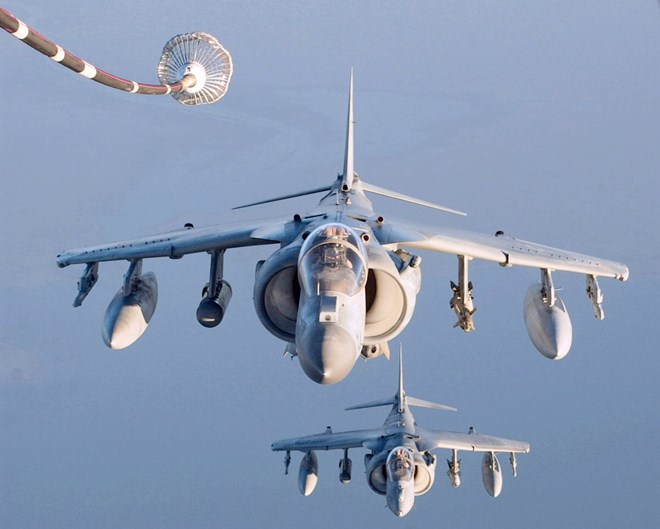 AV-8 Harrier II được phát triển từ mẫu máy bay trước đó là Hawker Siddeley Harrier, nó chủ yếu được sử dụng để tấn công nhanh hay những nhiệm vụ đa chức năng, điển hình là nó được sử dụng trên các tàu sân bay.
