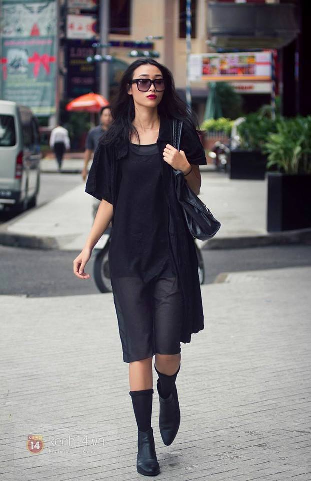 Hơi hướm của đường phố Nhật Bản trong bộ đồ đen mà Trang Khiếu mặc.
