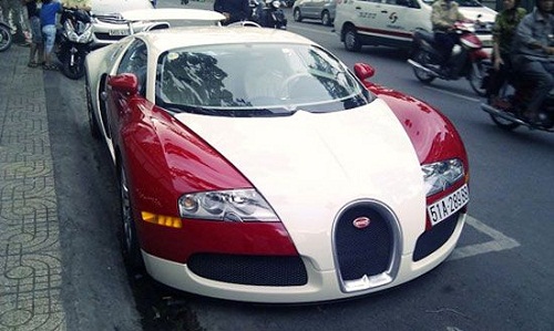 Bugatti Veyron xuất hiện tại Sài Gòn vào tháng 6/2012.