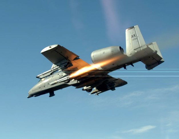 A-10 Thunderbolt II có thể mang tới 8 tấn bom.