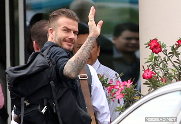 Beckham nở nụ cười tươi vẫy chào Việt Nam.