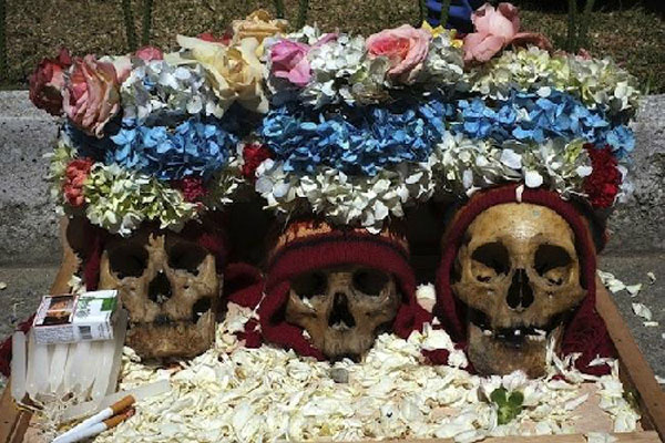 Lễ hội Dia de los natitas hay “Ngày của những chiếc đầu lâu” được người dân Bolivia tổ chức vào 9/11 thường niên tại nghĩa trang chung của thủ đô La Paz.