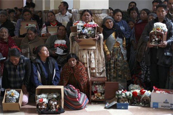 Giáo hội Công giáo ở Bolivia đã nhiều năm tôn trọng truyền thống này.