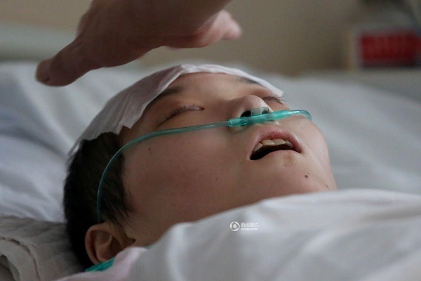 Sau 2 năm chống chọi với căn bệnh ung thư quái ác, cô bé Hoàng Tĩnh cũng đã phải trải qua những giờ phút cuối cùng của cuộc đời trong bệnh viện.