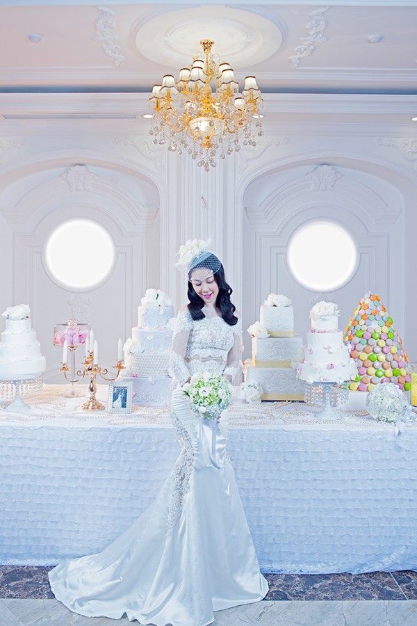 Linh Nga mặc áo cưới trong bộ ảnh quảng cáo mới.