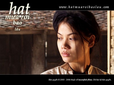 Hình ảnh của Trương Ngọc Ánh trong phim Hạt mưa rơi bao lâu được khen ngợi hết lời nhờ vẻ đẹp mộc mạc truyền thống.