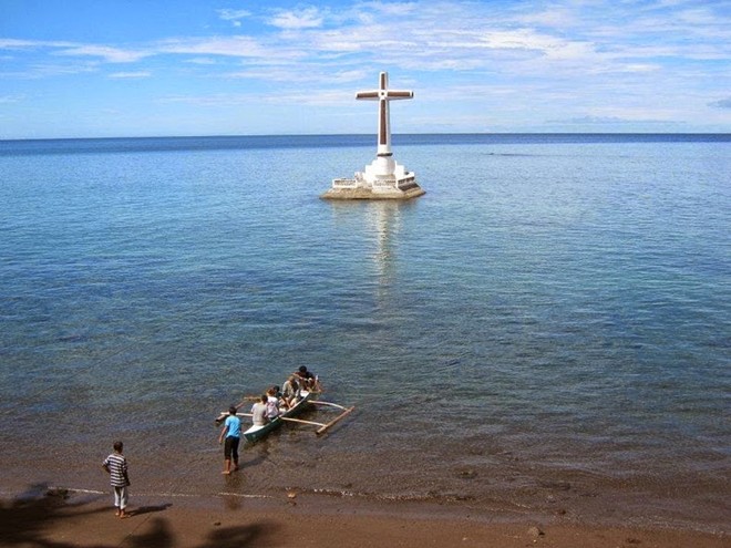 Camiguin là một tỉnh đảo của Philippines nằm ở biển Bohol, khoảng 10km ngoài khơi bờ biển phía Bắc của đảo Mindanao.