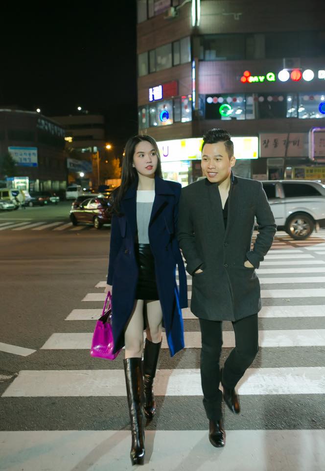 Ngọc Trinh và Vũ Khắc Tiệp đi chơi đêm tại Hàn Quốc.