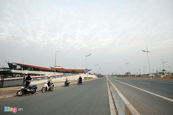 Điểm cuối của tuyến kết nối với một đoạn đường cũ gần nhà ga T2 sân bay Nội Bài.