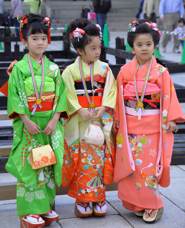 Shichi-go-san là lễ hội được tổ chức vào ngày 15/11 ở Nhật Bản do các bậc phụ huynh tổ chức để mừng các bé khi đã tròn ba tuổi, năm tuổi hay bảy tuổi.