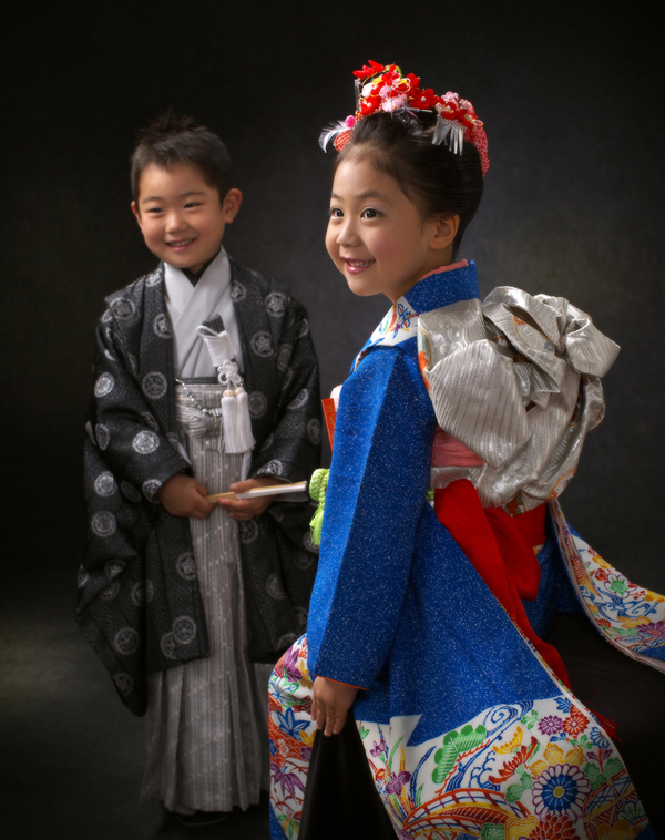 Bởi theo quan niệm của người Nhật, trẻ nhỏ được coi là quà tặng của Chúa Trời cho đến khi chúng được 7 tuổi, lúc đó, chúng đã trở thành con người bình thường.